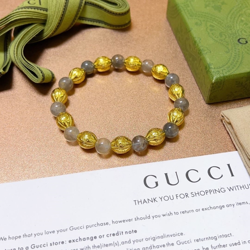G*u*i bracelets